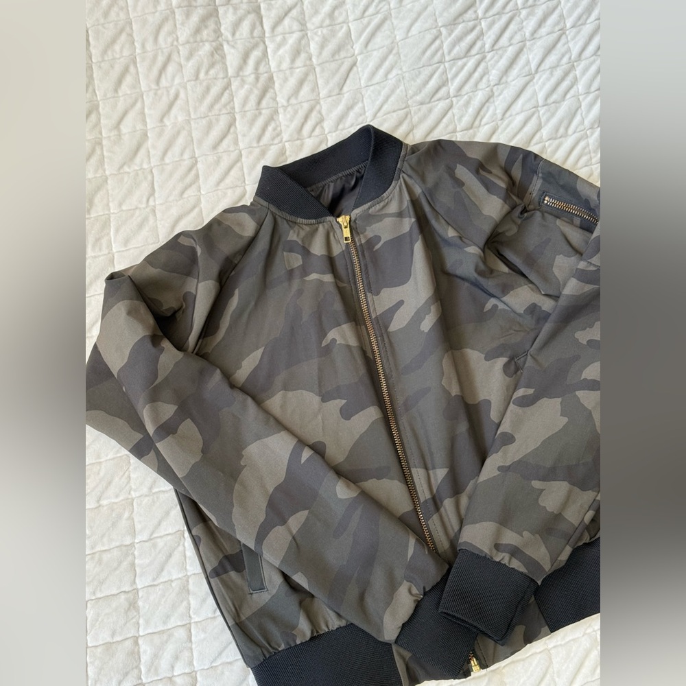 Cameo Light Weight Bomber